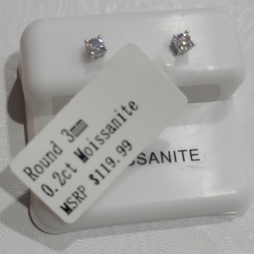 Moissanite Silver Stud Earrings 0.2 CT. 3mm GRA included.